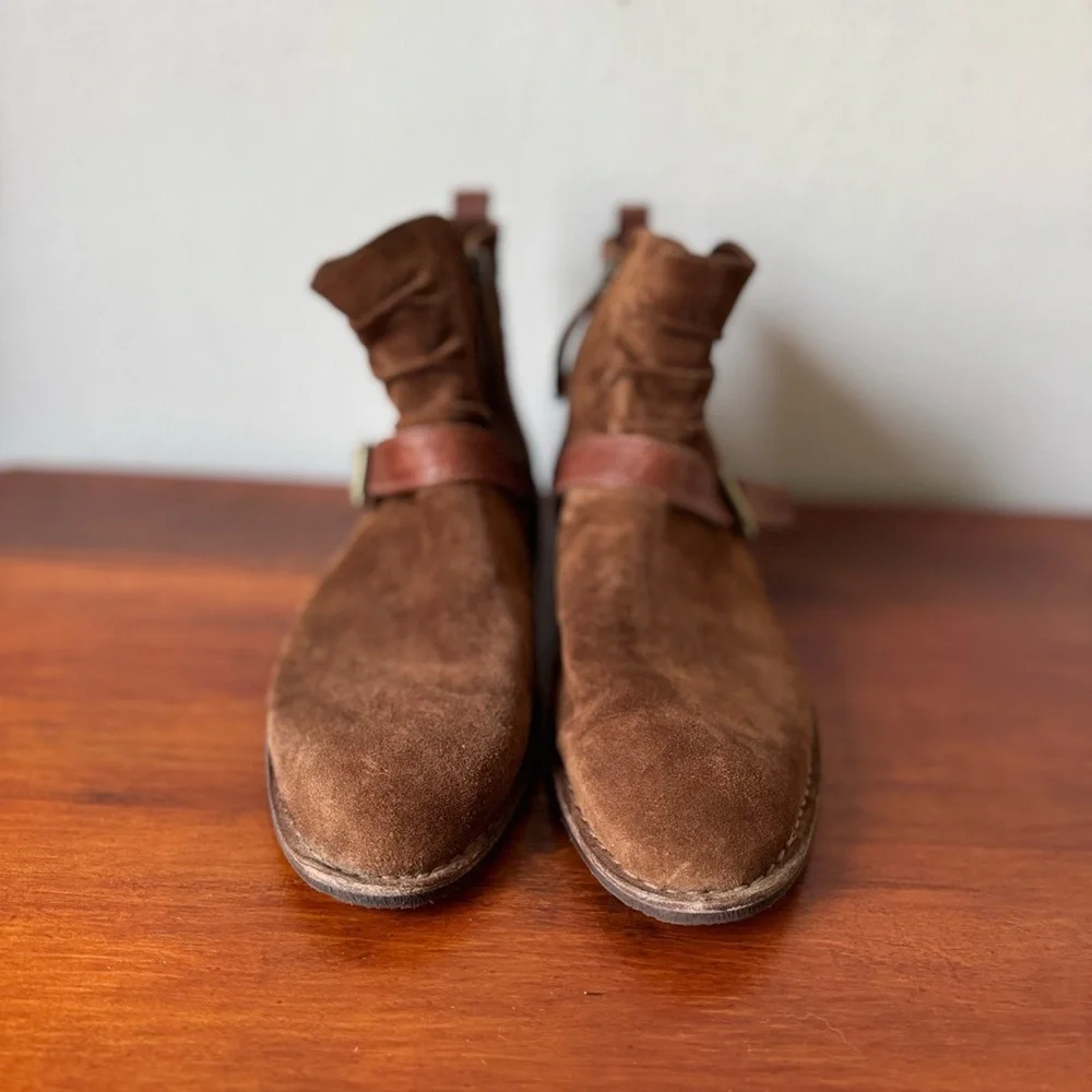 Trask Naomi suede brown leather ankle boots, buckles, & vibram soles sz 9.5
